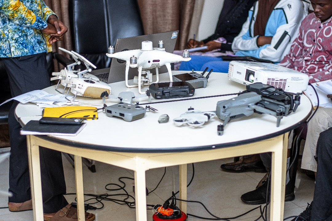 Drones et mat&eacute;riels de controle et simulation